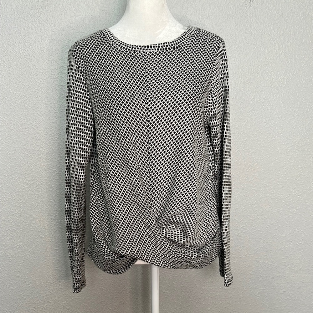 BCX Twist Front Long Sleeve Top Size Medium
